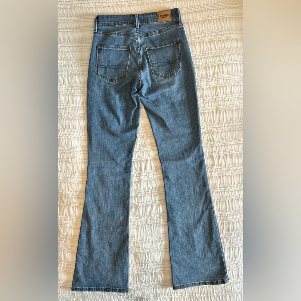 Denizen from Levi's Women's mid rid bootcut Jeans in Classic Blue size 2 - Picture 2 of 10